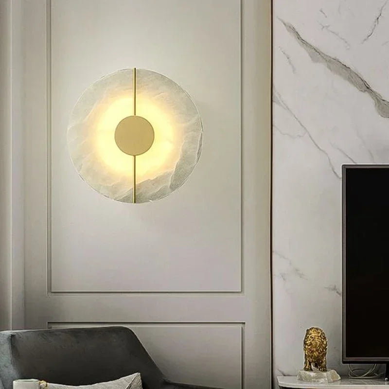 Moderní mramorové LED nástěnné svítidlo — design zlatého měděného měsíce