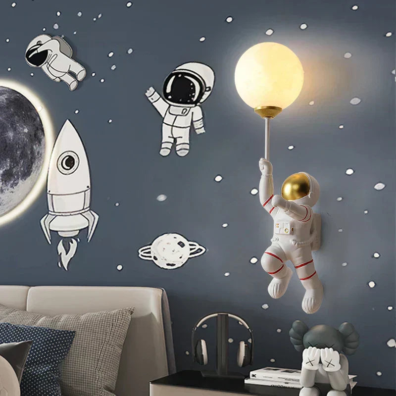 NebulaNest Harz-Astronauten-Wandleuchte für Kinderzimmerdekoration