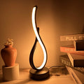 Kreativní stolní LED lampa — dekorativní noční světlo k posteli s jemným svitem