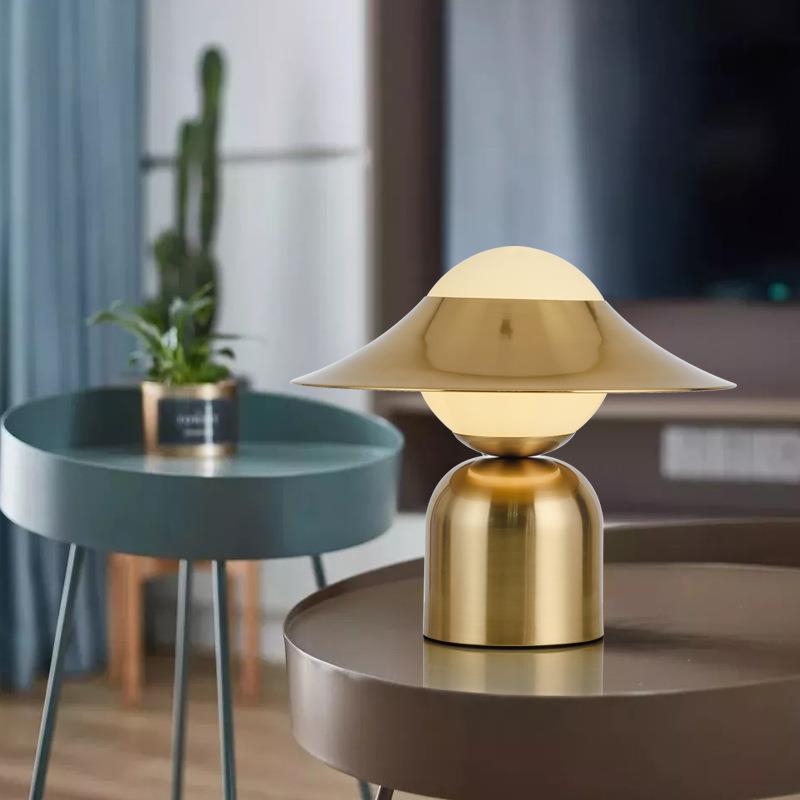 Lunara Gold Schreibtischlampe mit warmem LED-Leuchten für Kommoden und Schreibtische