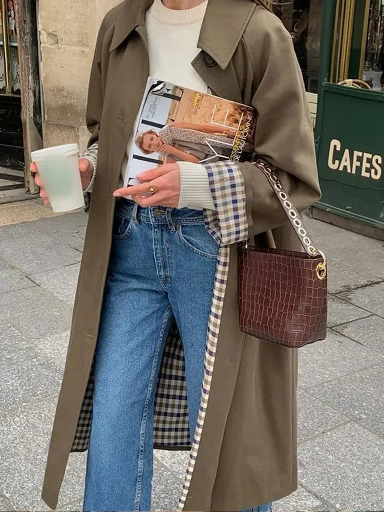 Chaqueta/abrigo Isabelle — gabardina con solapas y forro a cuadros, de botonadura sencilla