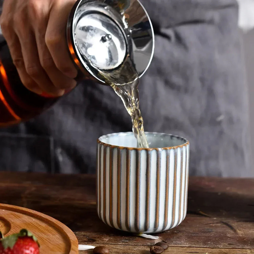 Keramik-Teetasse im japanischen Retro-Stil – Porzellanbecher für Sake und Kaffee