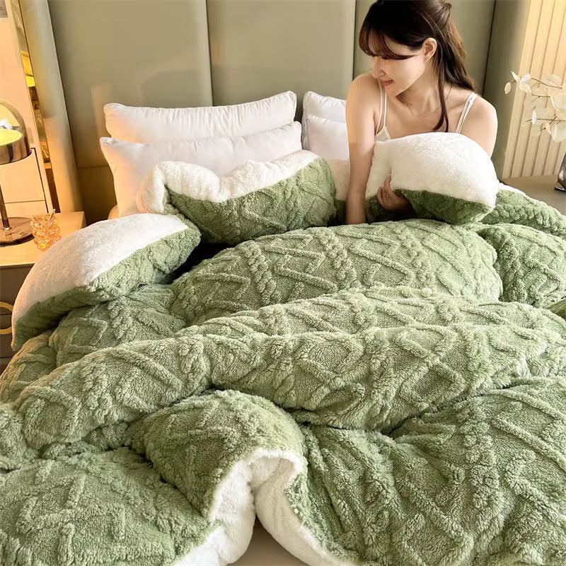 AuroraNest Ultra Warm Lamb Cashmere Weighted Blanket — Evenly Distributed Fill