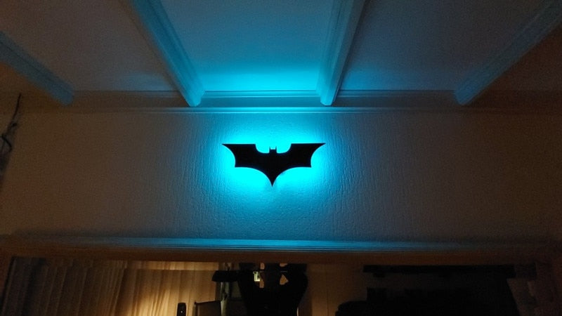 Επιτοίχιο φωτιστικό LED Batman — Ασύρματο τηλεχειριστήριο, αλλαγή χρωμάτων