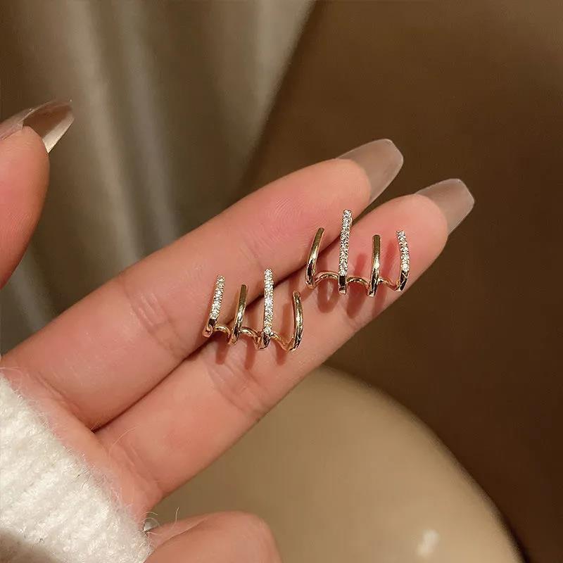 Elara-Ohrringe — Creolen-Design 4-in-1 für den Look mehrerer Ohrlöcher