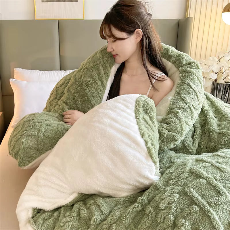 AuroraNest Ultra Warm Lamb Cashmere Weighted Blanket — Evenly Distributed Fill