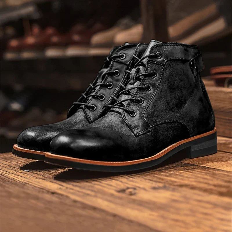Handgefertigte Herrenstiefel aus Leder von UXST — Retro-Stil mit runder Spitze und knöchelhohem Schaft