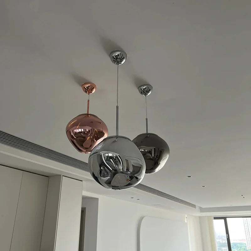 Lampă suspendată LED în stil lavă — Iluminat ambiental retro pentru încăperi