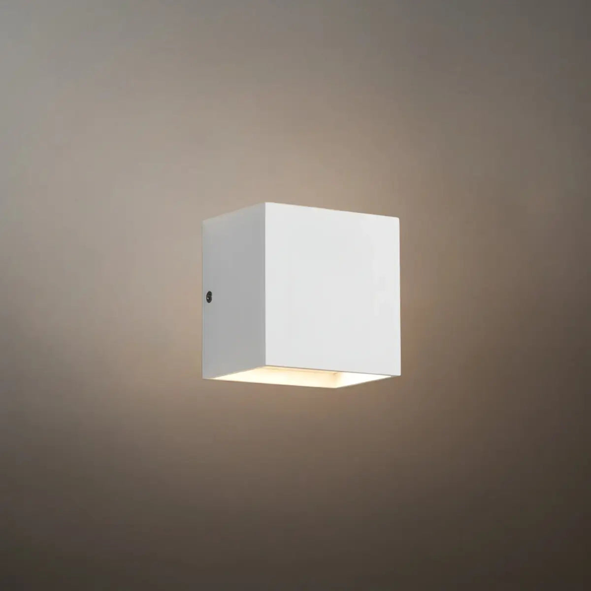 Modern Outdoor Wall Light - Metal Design in Black/White/Grey for Corridor - Flindria