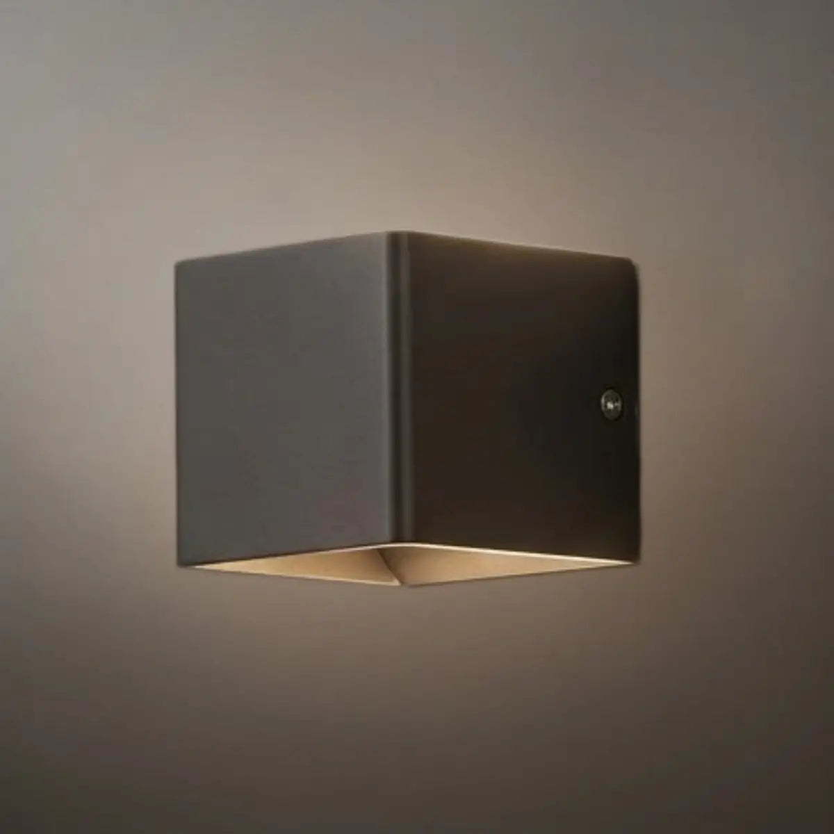 Modern Outdoor Wall Light - Metal Design in Black/White/Grey for Corridor - Flindria