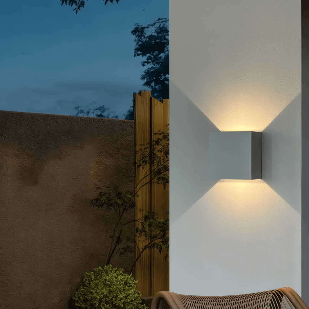 Modern Outdoor Wall Light - Metal Design in Black/White/Grey for Corridor - Flindria