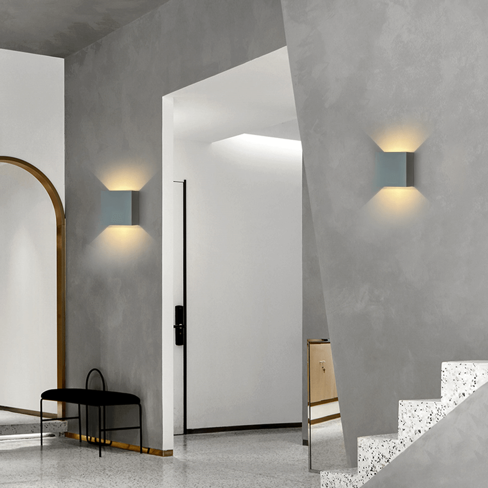 Modern Outdoor Wall Light - Metal Design in Black/White/Grey for Corridor - Flindria