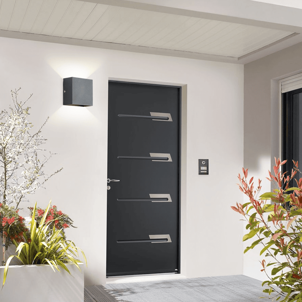 Modern Outdoor Wall Light - Metal Design in Black/White/Grey for Corridor - Flindria