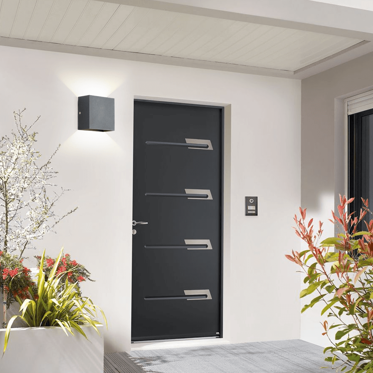 Modern Outdoor Wall Light - Metal Design in Black/White/Grey for Corridor - Flindria