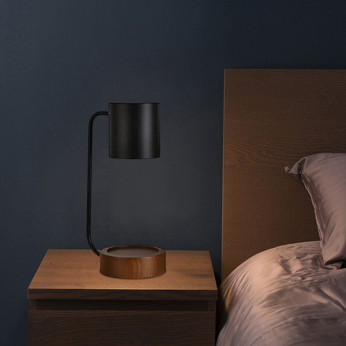 Minimalistisk bordlampe - sort/hvid metal & træ design til arbejdsrum - Flindria