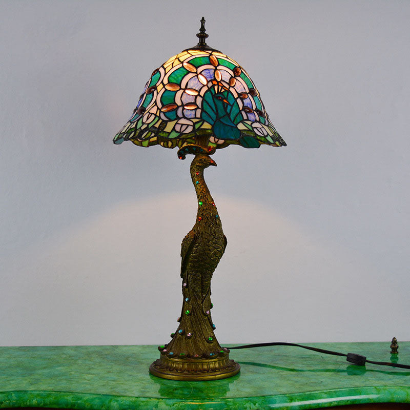 Stolní lampa Aurena Tiffany Style — zářivě vícebarevné skleněné stínidlo ve tvaru kopule