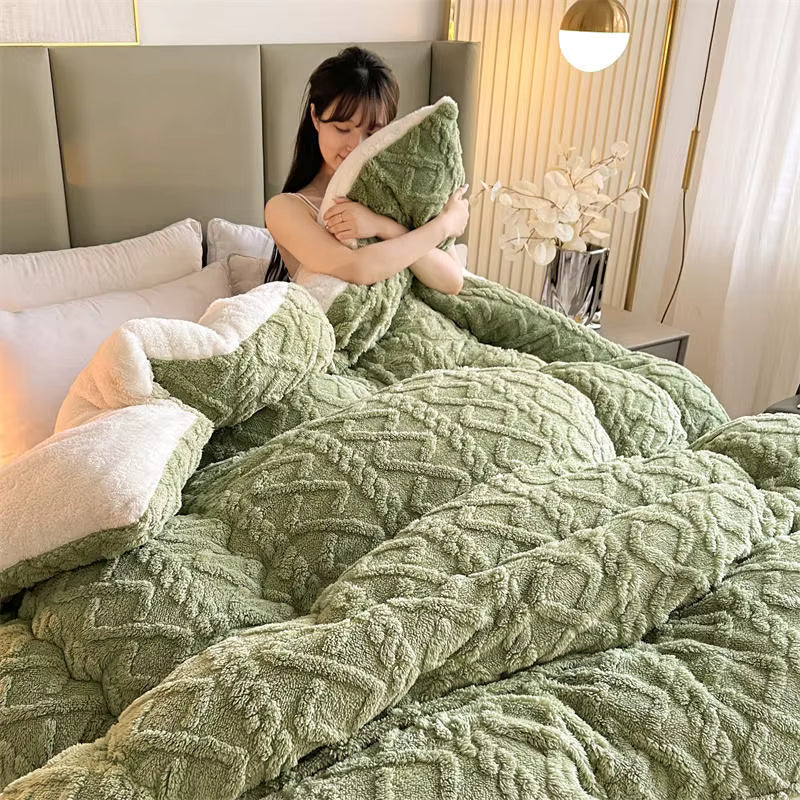 AuroraNest Ultra Warm Lamb Cashmere Weighted Blanket — Evenly Distributed Fill
