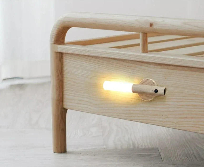 Moderne wiederaufladbare LED-Wandleuchte mit Bewegungssensor