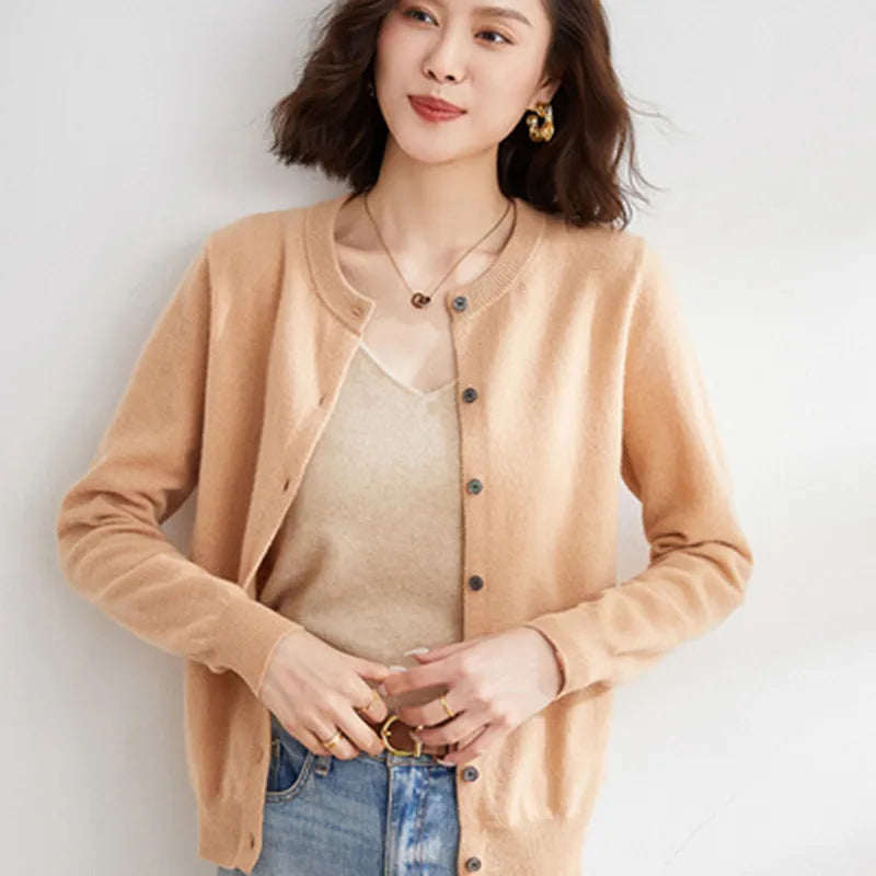 Alicia Kaschmir-Cardigan – Strickpullover mit Rundhalsausschnitt und Einknopfleiste