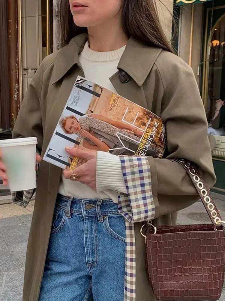 Chaqueta/abrigo Isabelle — gabardina con solapas y forro a cuadros, de botonadura sencilla