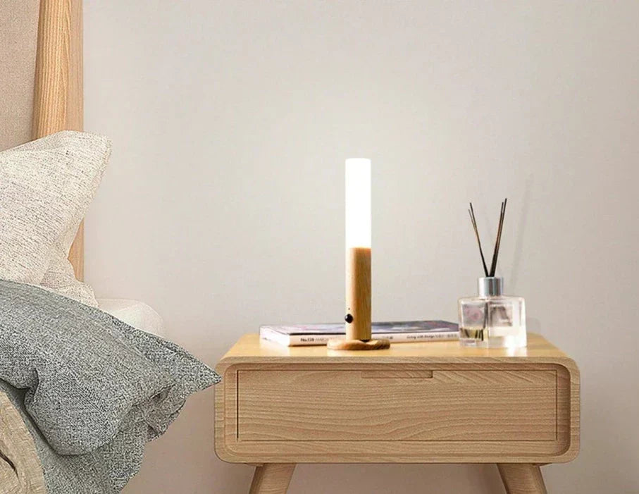 Moderne wiederaufladbare LED-Wandleuchte mit Bewegungssensor