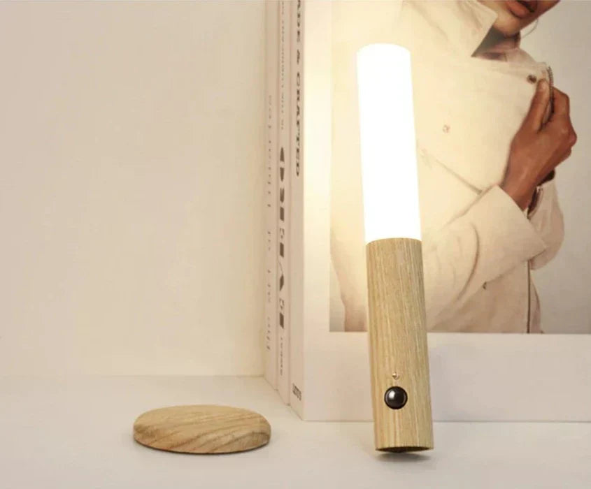 Moderne wiederaufladbare LED-Wandleuchte mit Bewegungssensor