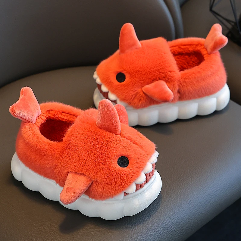 Pantofole a forma di squalo dei cartoni animati — Fodera soffice per un comfort avvolgente