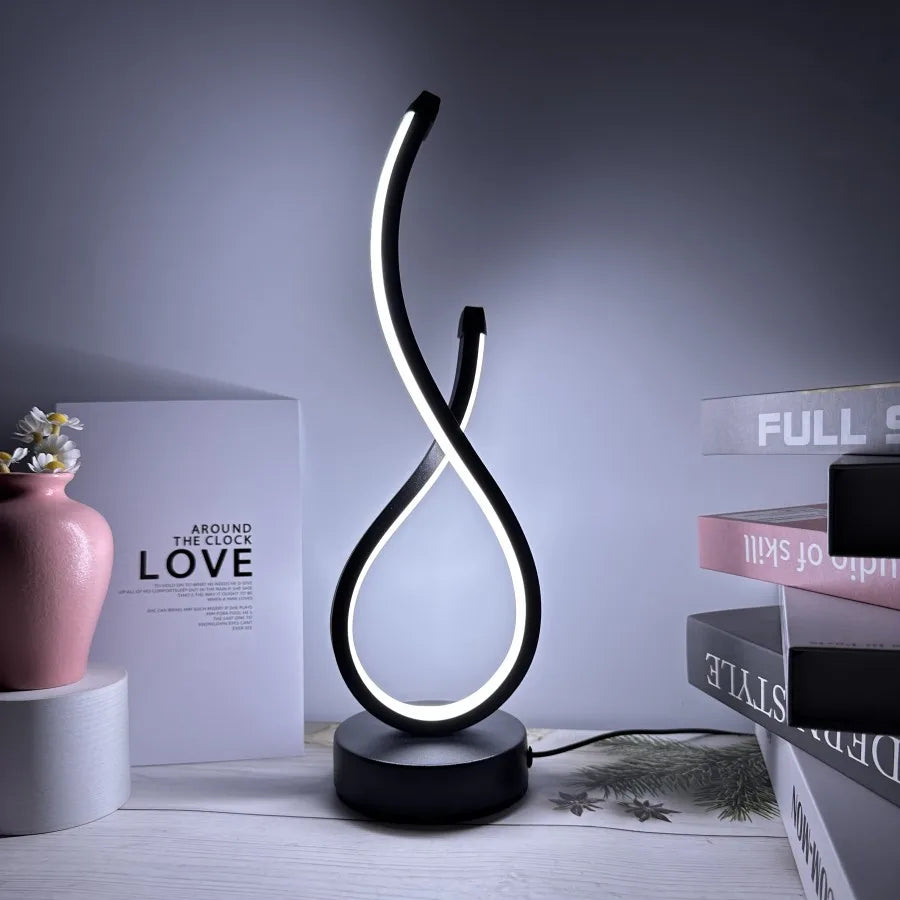 Kreativní stolní LED lampa — dekorativní noční světlo k posteli s jemným svitem