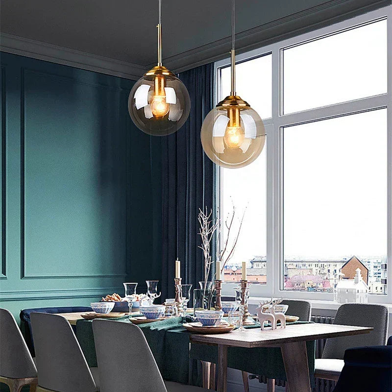 Moderne nordisk pendellampe i glas - LED-belysning med metalarmatur