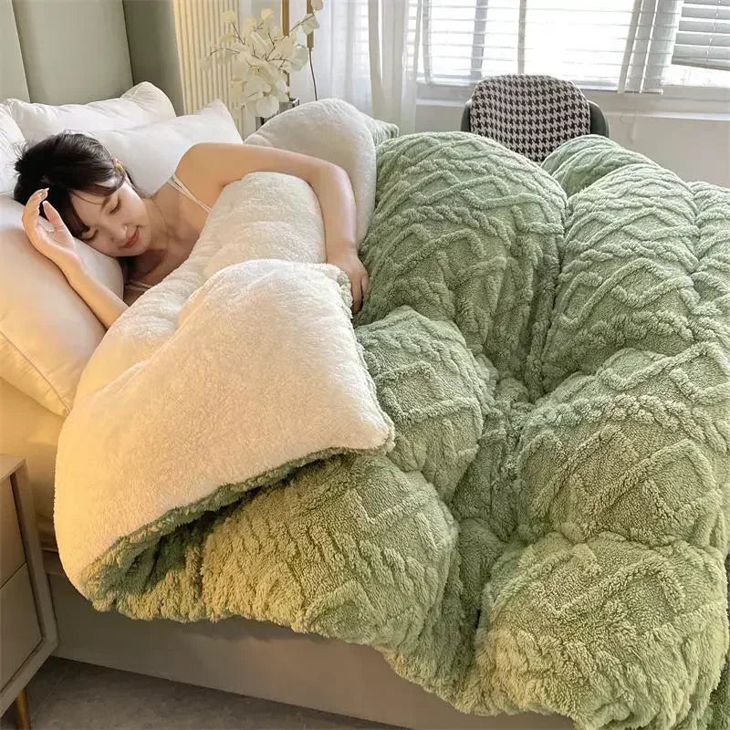 AuroraNest Ultra Warm Lamb Cashmere Weighted Blanket — Evenly Distributed Fill