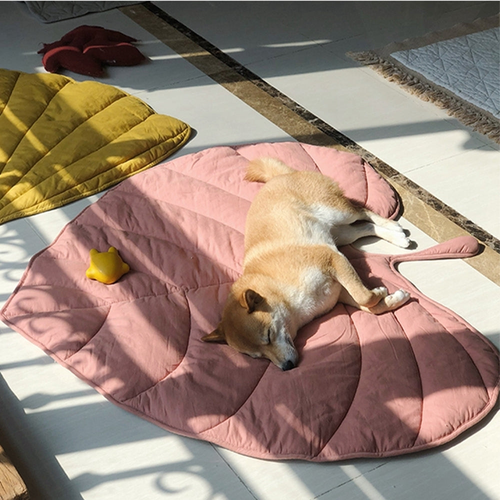 Alfombrilla refrescante con forma de hoja para perros — Diseño transpirable y lavable