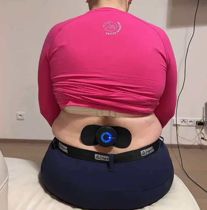 Tragbarer NMES-Muskelstimulator für Nacken und Rücken