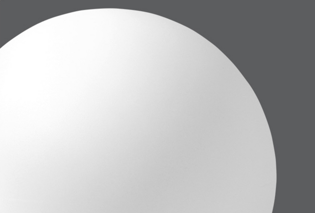 Kabellose LED-Tischlampe Moon — 16 Farben, wiederaufladbare Akkus