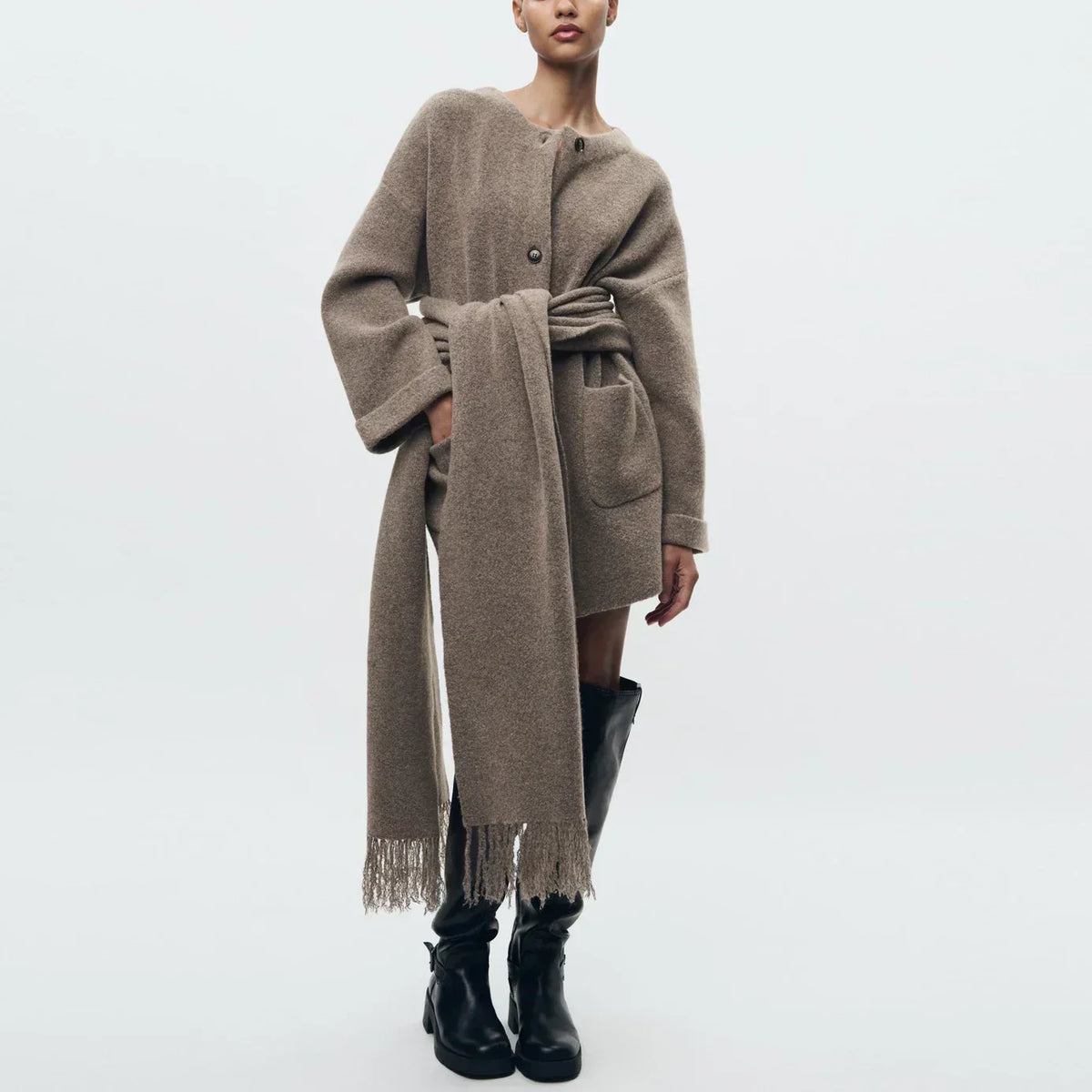 Gebreid Sienna-vestjasje - slank model met sjaal