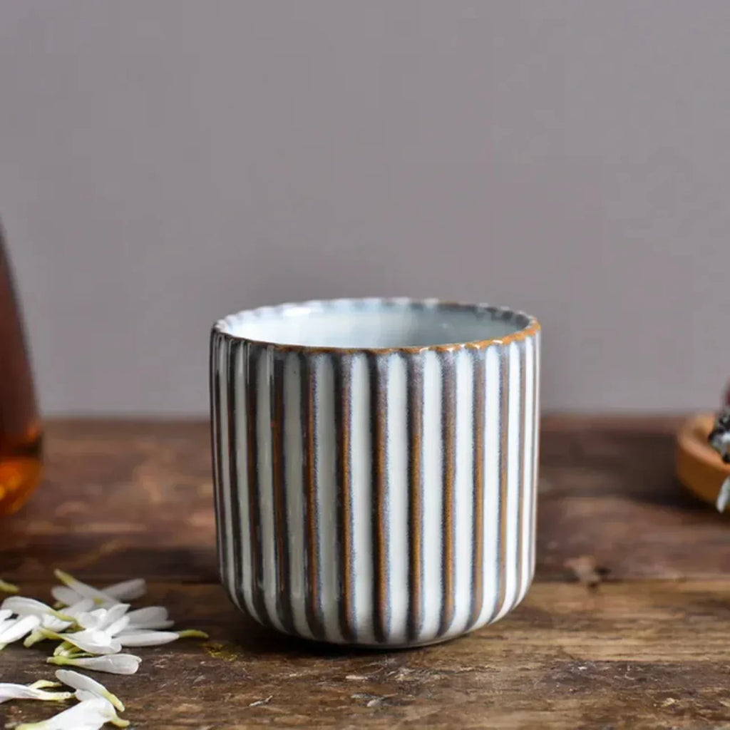 Keramik-Teetasse im japanischen Retro-Stil – Porzellanbecher für Sake und Kaffee