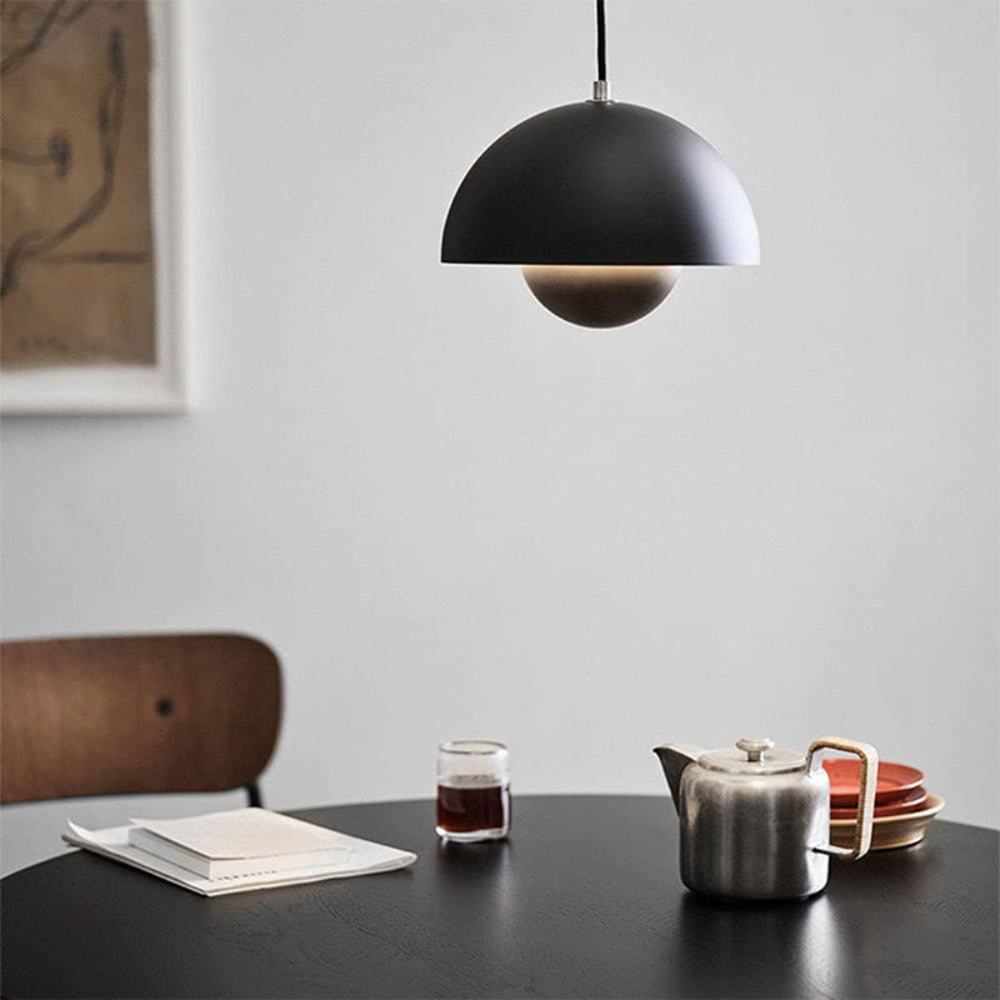 Halbrunder farbiger Kronleuchter — modernes skandinavisches Design