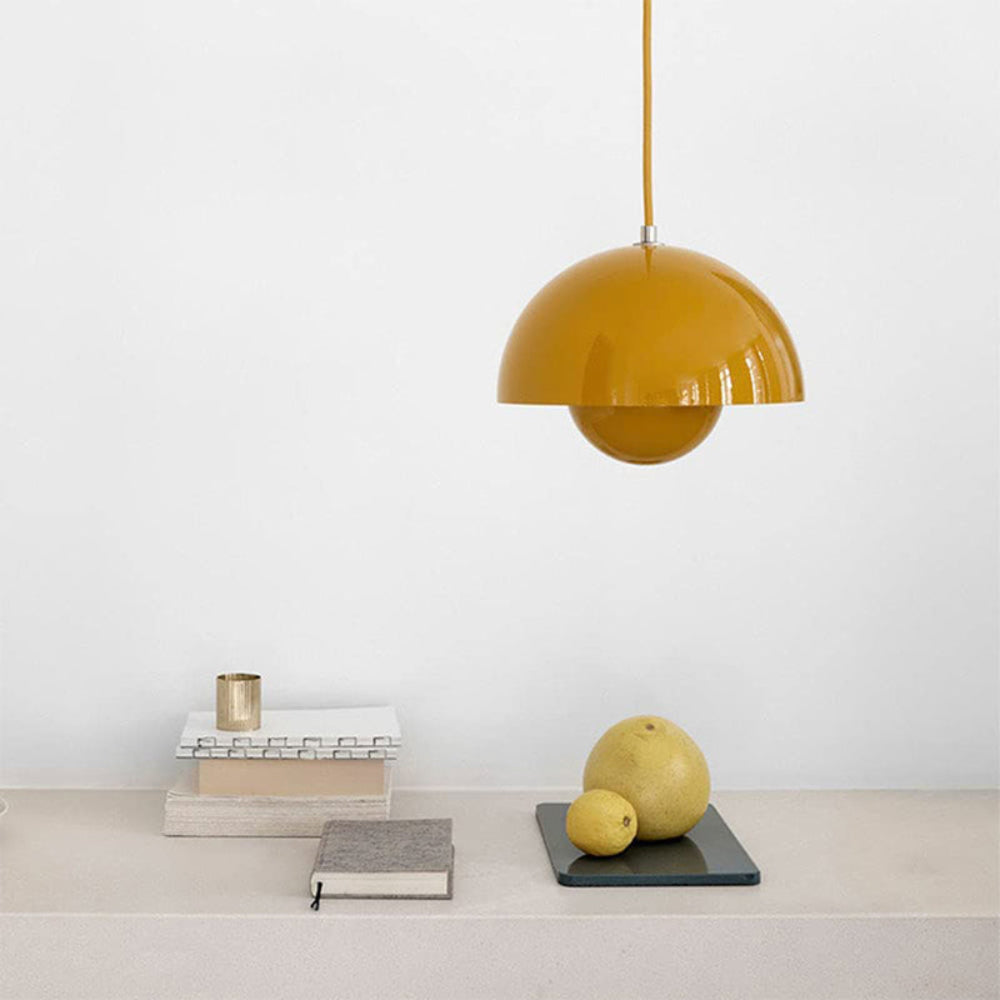 Halbrunder farbiger Kronleuchter — modernes skandinavisches Design
