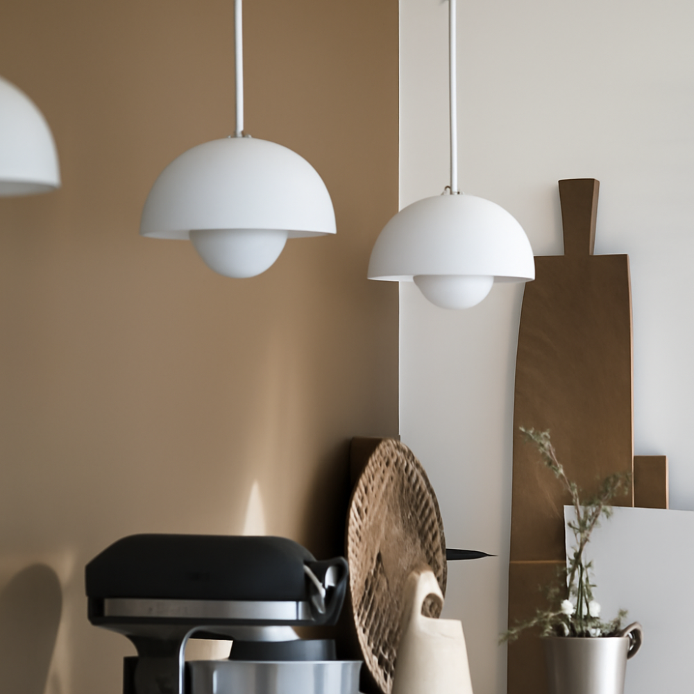 Halbrunder farbiger Kronleuchter — modernes skandinavisches Design