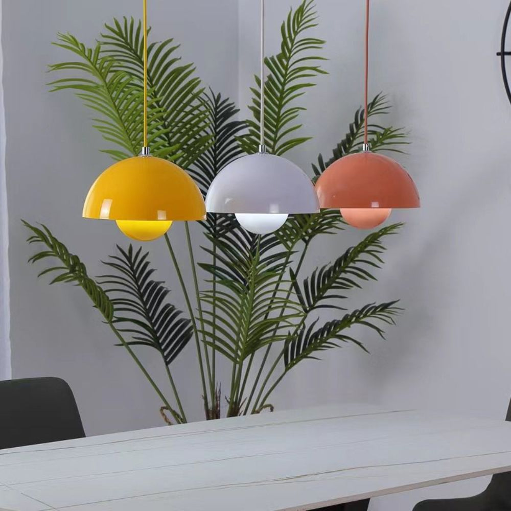 Halbrunder farbiger Kronleuchter — modernes skandinavisches Design