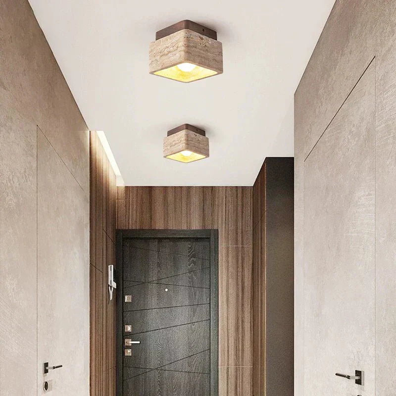 Kirrea LED-Deckenleuchte mit Travertin-Holz-Akzenten