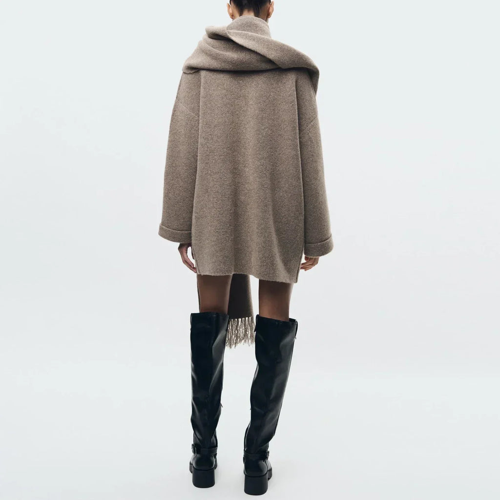 Gebreid Sienna-vestjasje - slank model met sjaal