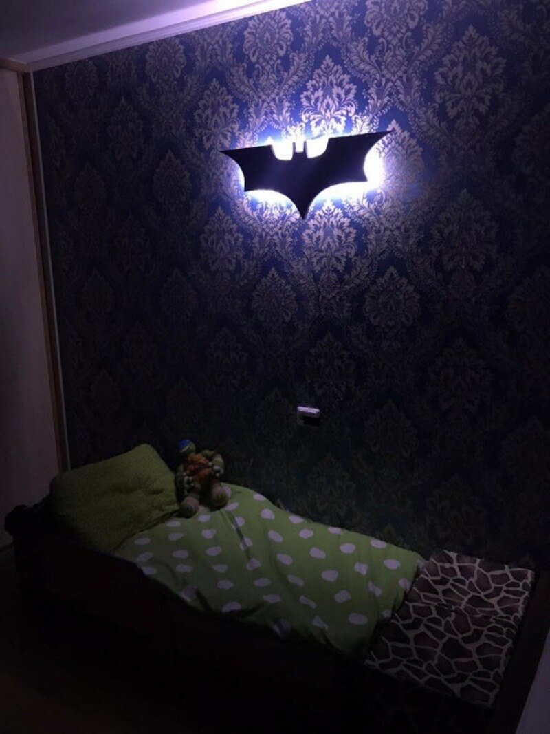 Επιτοίχιο φωτιστικό LED Batman — Ασύρματο τηλεχειριστήριο, αλλαγή χρωμάτων