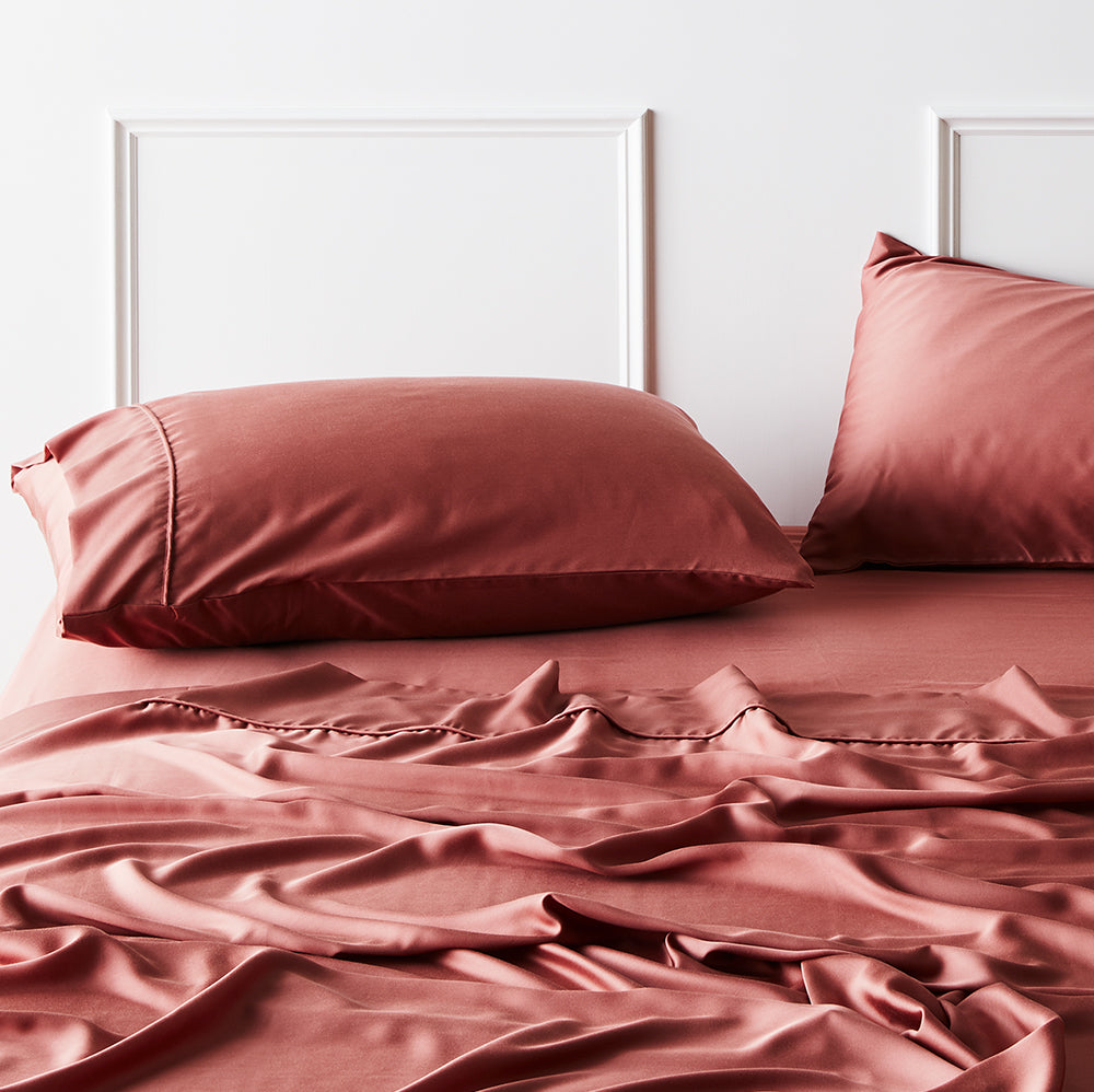 Luxe påslakansset i bambulyocell och satäng — svalkande, slät yta