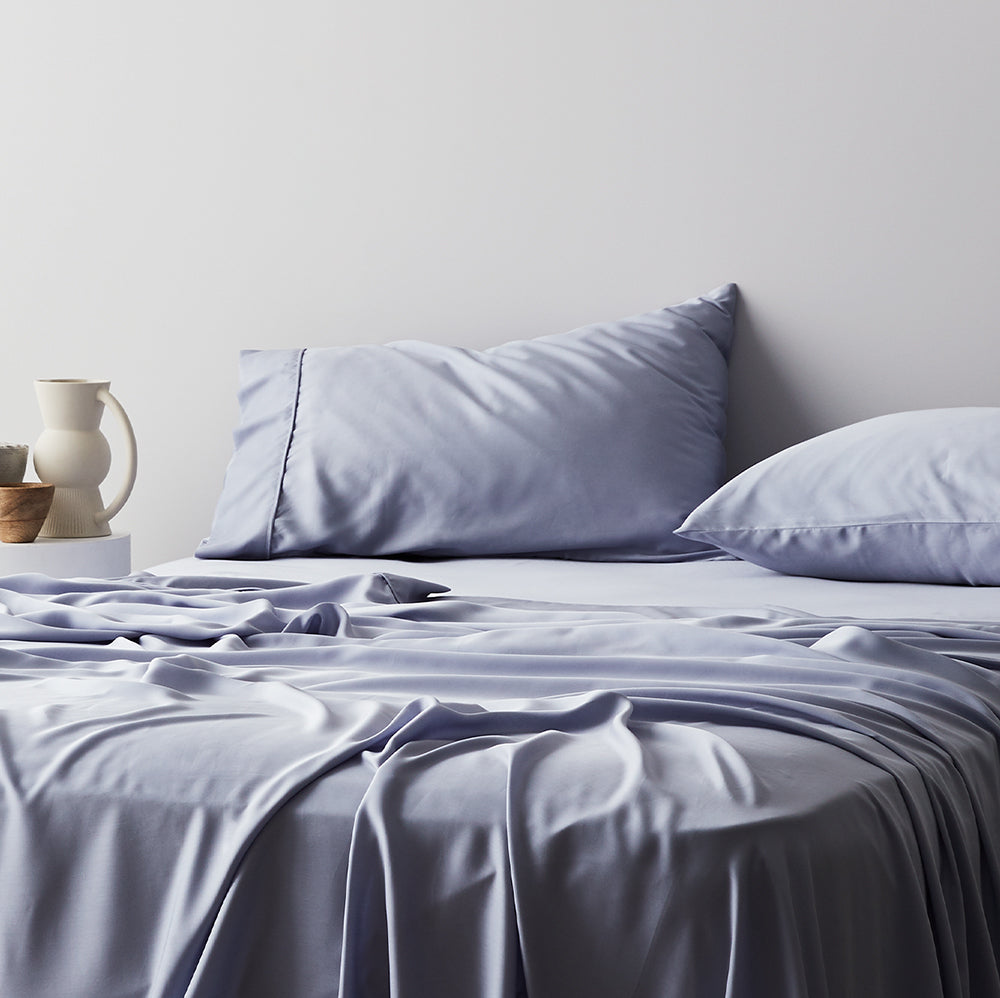 Luxe påslakansset i bambulyocell och satäng — svalkande, slät yta
