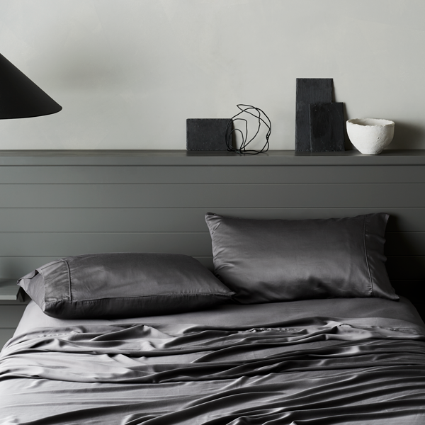 Luxe påslakansset i bambulyocell och satäng — svalkande, slät yta