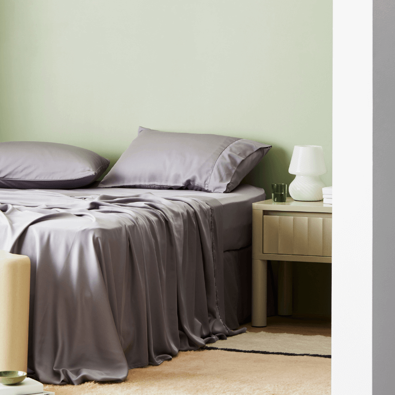 Luxe påslakansset i bambulyocell och satäng — svalkande, slät yta