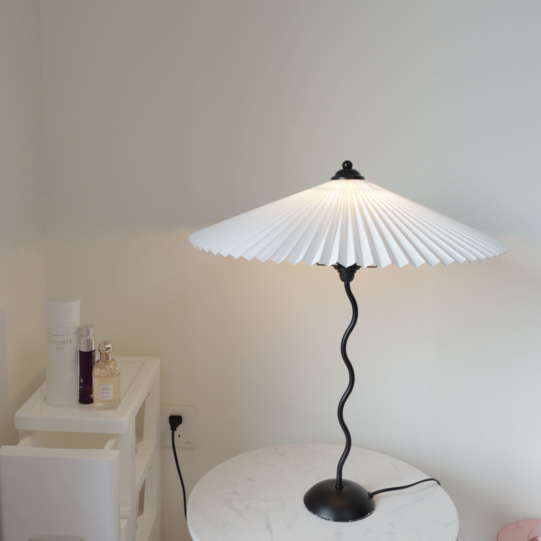 NovaLume WaveLight wellenförmige Leuchte mit sanftem Licht für moderne Innenräume