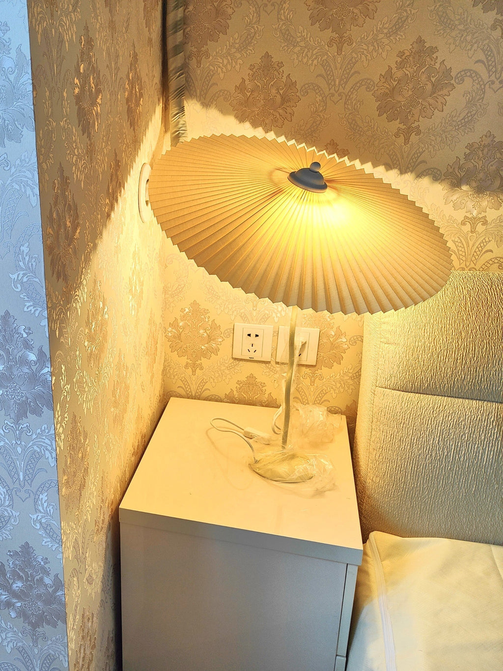 NovaLume WaveLight wellenförmige Leuchte mit sanftem Licht für moderne Innenräume