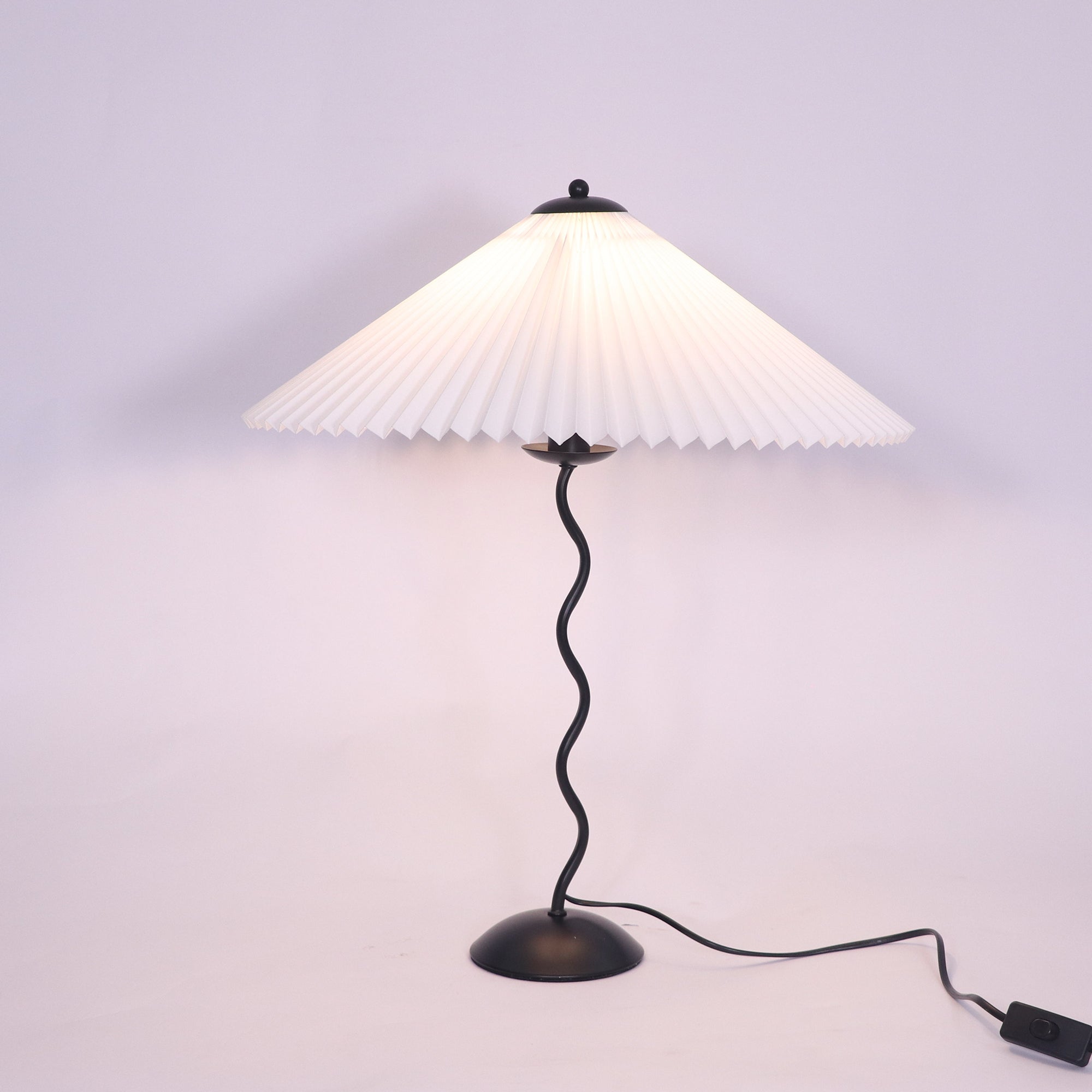 NovaLume WaveLight wellenförmige Leuchte mit sanftem Licht für moderne Innenräume