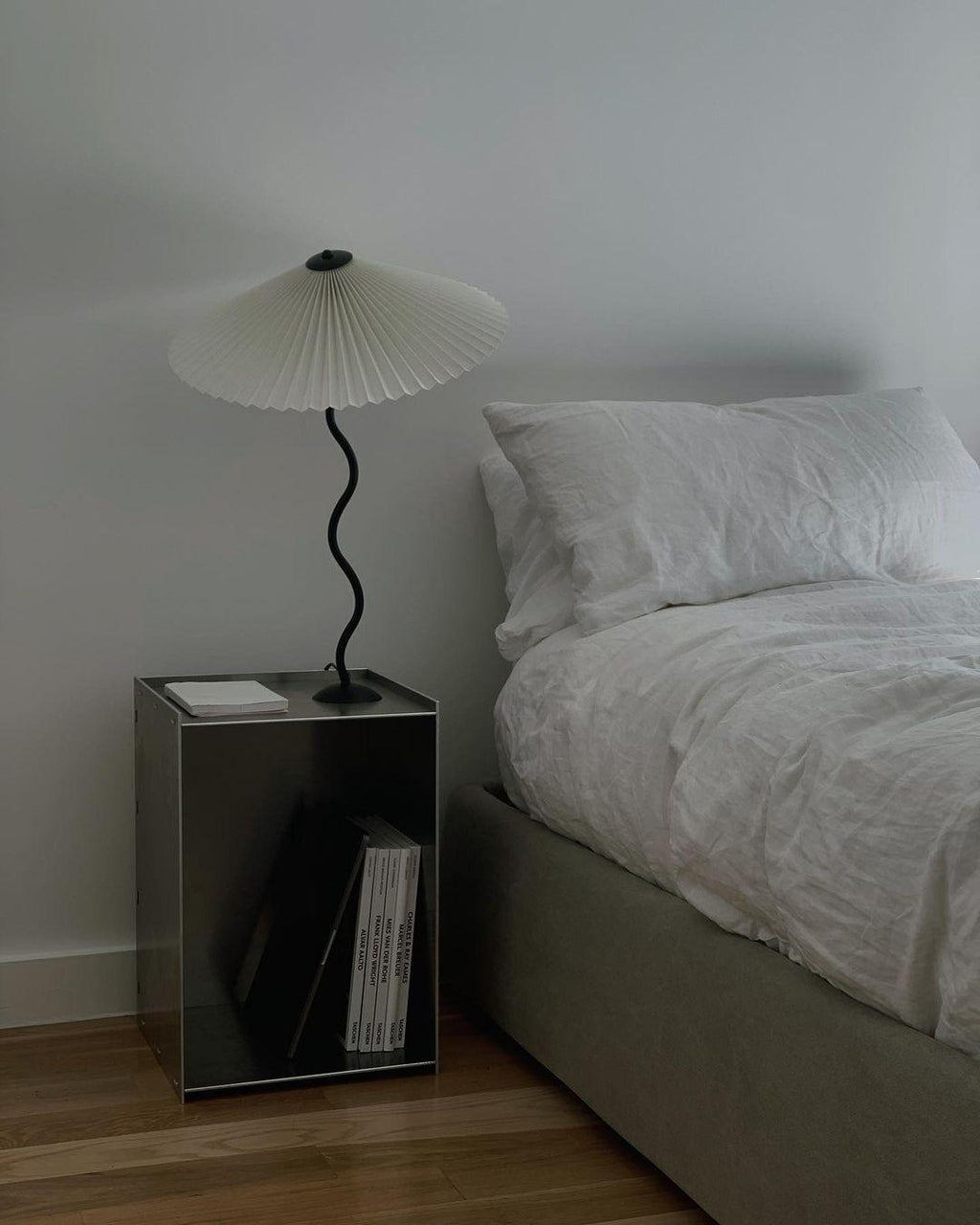 NovaLume WaveLight wellenförmige Leuchte mit sanftem Licht für moderne Innenräume
